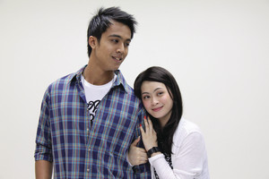 Download Lagu Aliff Aziz, Adira - Keajaiban Cinta MP3 Download Lagu Aliff Aziz, Adira - Keajaiban Cinta MP3