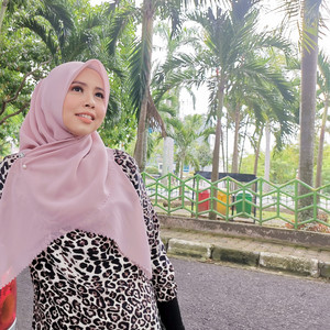 Download Lagu Vanny Vabiola - Aku Tak Rela MP3 Download Lagu Vanny Vabiola - Aku Tak Rela MP3