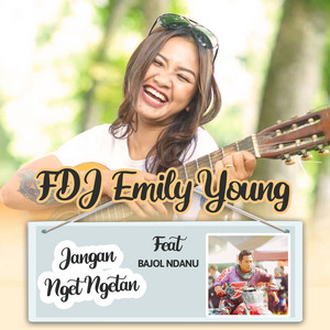 Download Lagu Emily Young, Bajol Ndanu - Jangan Nget Ngetan - Akustik MP3 Download Lagu Emily Young, Bajol Ndanu - Jangan Nget Ngetan - Akustik MP3
