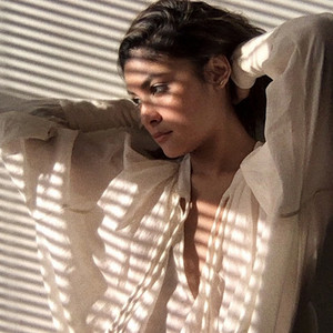 Download Lagu Kiana Valenciano - Corners MP3 Download Lagu Kiana Valenciano - Corners MP3
