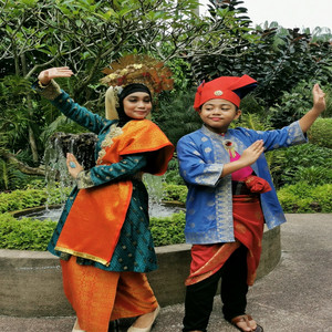 Download Lagu Ainul Yaqin, M. Alfyan - Joget Riang Raya MP3 Download Lagu Ainul Yaqin, M. Alfyan - Joget Riang Raya MP3