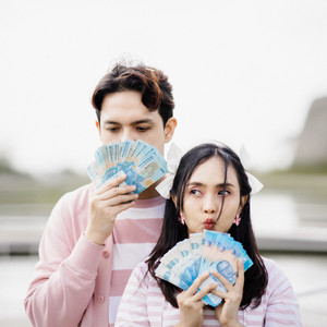 Download Lagu AVIWKILA - Mantra Uang MP3