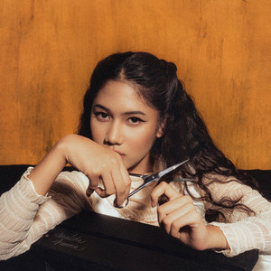 Download Lagu Maisha Kanna - Jungkir Balik MP3 Download Lagu Maisha Kanna - Jungkir Balik MP3
