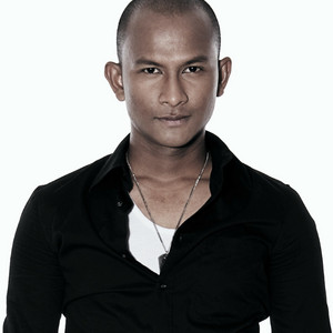 Download Lagu Black - Puisi Sang Dewi MP3 Download Lagu Black - Puisi Sang Dewi MP3