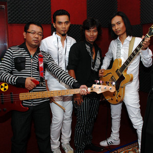 Download Lagu Exist's - e- MP3
