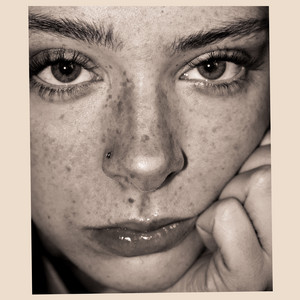 Download Lagu Holly Humberstone - Falling Asleep At The Wheel MP3