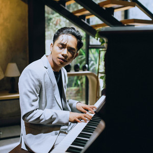 Download Lagu Betrand Putra Onsu - Aku dan Mantanmu MP3 Download Lagu Betrand Putra Onsu - Aku dan Mantanmu MP3