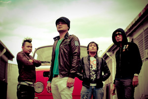Download Lagu Pretty Ugly - Itu Bukan Aku MP3 Download Lagu Pretty Ugly - Itu Bukan Aku MP3