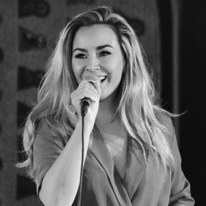 Download Lagu Suzanne Rastovac, Yopi Abraham - Toma Hasa Nusa MP3 Download Lagu Suzanne Rastovac, Yopi Abraham - Toma Hasa Nusa MP3