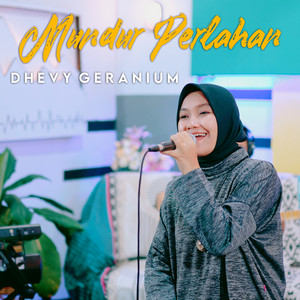Download Lagu Dhevy Geranium - Mundur Perlahan MP3