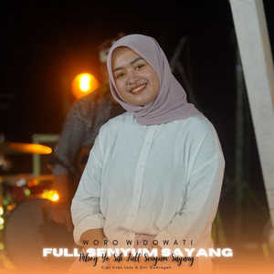 Download Lagu Woro Widowati, Evan Loss - Full Senyum Sayang MP3 Download Lagu Woro Widowati, Evan Loss - Full Senyum Sayang MP3