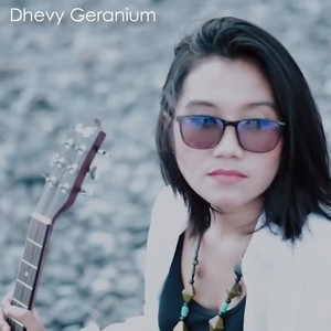 Download Lagu Dhevy Geranium - Ngelabur Langit MP3 Download Lagu Dhevy Geranium - Ngelabur Langit MP3