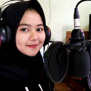 Download Lagu Aan Anisa - Gembleng Kaen Ayu Kita - Cover MP3 Download Lagu Aan Anisa - Gembleng Kaen Ayu Kita - Cover MP3