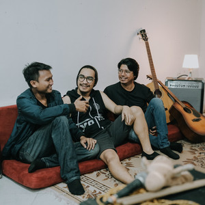Download Lagu Feel Romantic - Tak Bisa Bersamamu MP3 Download Lagu Feel Romantic - Tak Bisa Bersamamu MP3