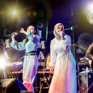 Download Lagu Yeni Inka, Woro Widowati, Dangduters ID - Aku Cah Bakoh MP3 Download Lagu Yeni Inka, Woro Widowati, Dangduters ID - Aku Cah Bakoh MP3