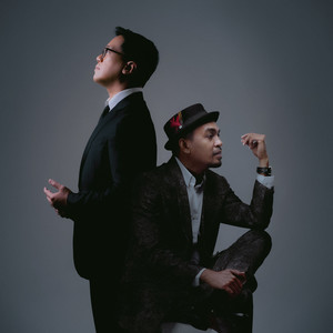 Download Lagu Glenn Fredly, Andi Rianto - Dibalas Dengan Dusta MP3 Download Lagu Glenn Fredly, Andi Rianto - Dibalas Dengan Dusta MP3