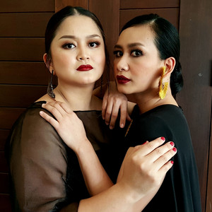 Download Lagu Velvet Aduk, Marsha Milan - Sumandak Sabah MP3 Download Lagu Velvet Aduk, Marsha Milan - Sumandak Sabah MP3