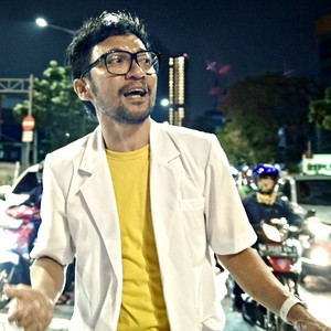 Download Lagu Dr. Iyeb - Tua di Jalan MP3 Download Lagu Dr. Iyeb - Tua di Jalan MP3