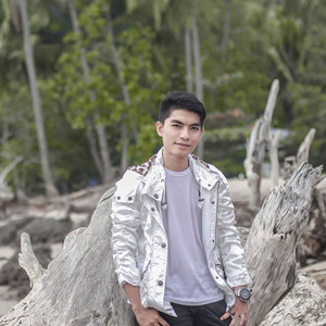 Download Lagu Yoga Vhein - Memilih jauh dari ku MP3