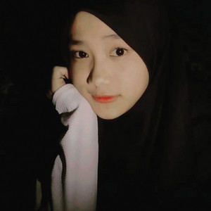 Download Lagu Ade La Muhu - Gadis Baju Merah MP3 Download Lagu Ade La Muhu - Gadis Baju Merah MP3