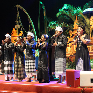 Download Lagu Ida Bagus Wicaksana, Dewa Gede Budjana, Nyanyian Dharma - Saraswati MP3 Download Lagu Ida Bagus Wicaksana, Dewa Gede Budjana, Nyanyian Dharma - Saraswati MP3