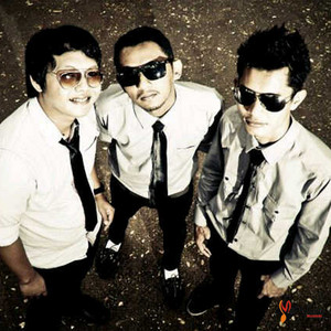 Download Lagu The Super Heroes - Balada Pengejar Mimpi MP3 Download Lagu The Super Heroes - Balada Pengejar Mimpi MP3