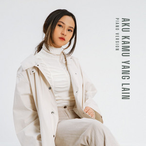 Download Lagu raissa anggiani - Aku Kamu Yang Lain - Piano version MP3